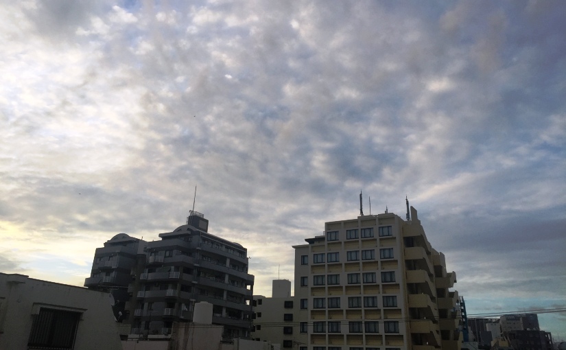 那覇の梅雨空
